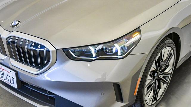 Photo of 2025 Oxide Grey Metallic BMW 530