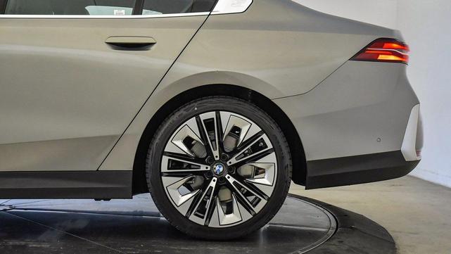 Photo of 2025 Oxide Grey Metallic BMW 530