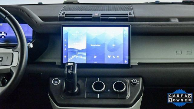 Photo of 2022 White Land Rover Defender