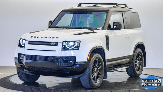 Photo of 2022 White Land Rover Defender