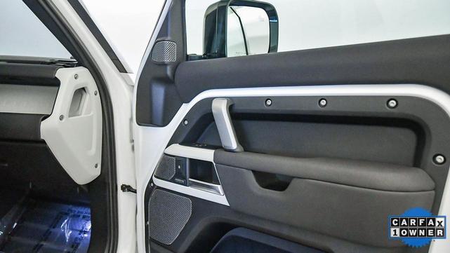 Photo of 2022 White Land Rover Defender