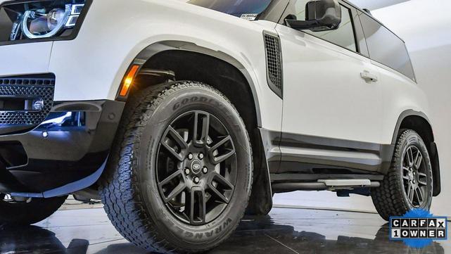 Photo of 2022 White Land Rover Defender