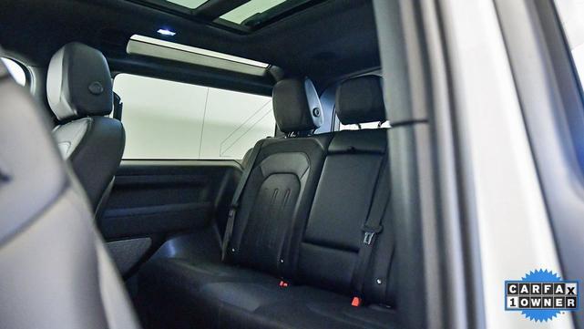 Photo of 2022 White Land Rover Defender