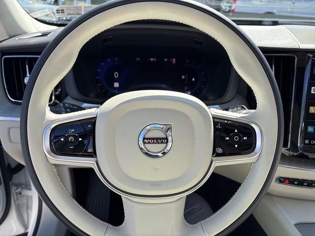 Photo of 2025 Crystal White Metallic Volvo XC60