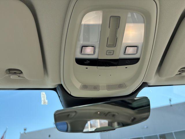 Photo of 2025 Crystal White Metallic Volvo XC60