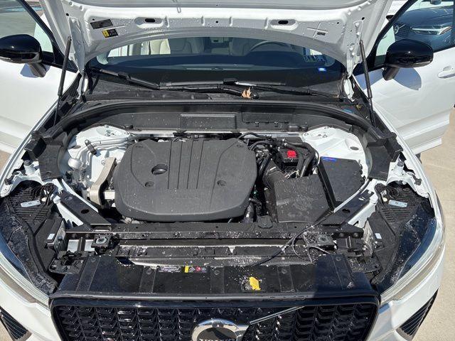 Photo of 2025 Crystal White Metallic Volvo XC60