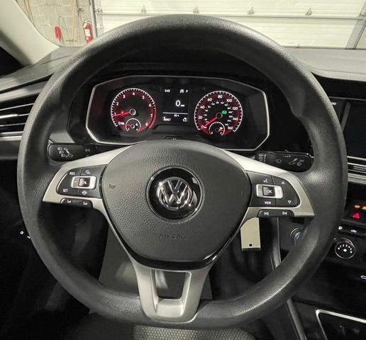Photo of 2021 Platinum Gray Metallic Volkswagen Jetta