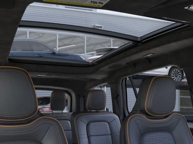 Photo of 2025 Pristine White Metallic Tri-Coat Lincoln Aviator