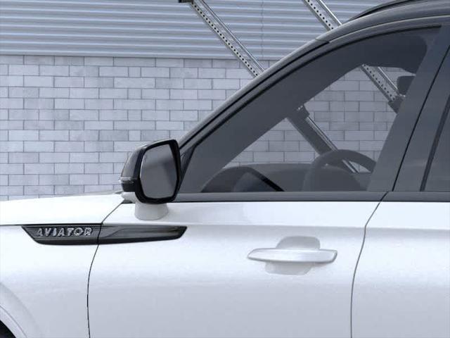 Photo of 2025 Pristine White Metallic Tri-Coat Lincoln Aviator