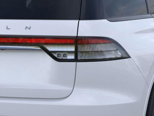 Photo of 2025 Pristine White Metallic Tri-Coat Lincoln Aviator