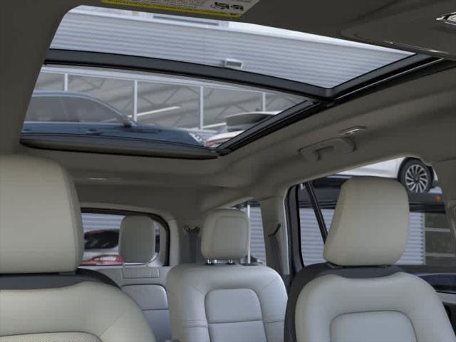 Photo of 2025 Pristine White Metallic Tri-Coat Lincoln Aviator
