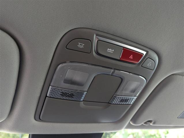 Photo of 2025 Glacial White Pearl Kia Telluride