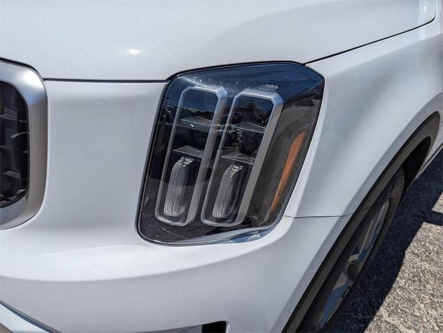 Photo of 2025 Glacial White Pearl Kia Telluride
