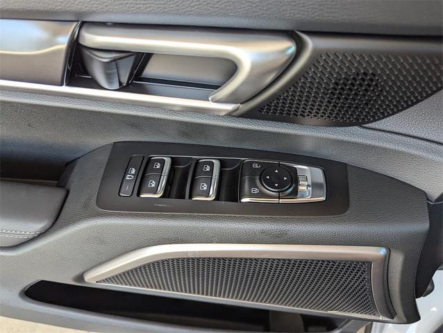 Photo of 2025 Glacial White Pearl Kia Telluride