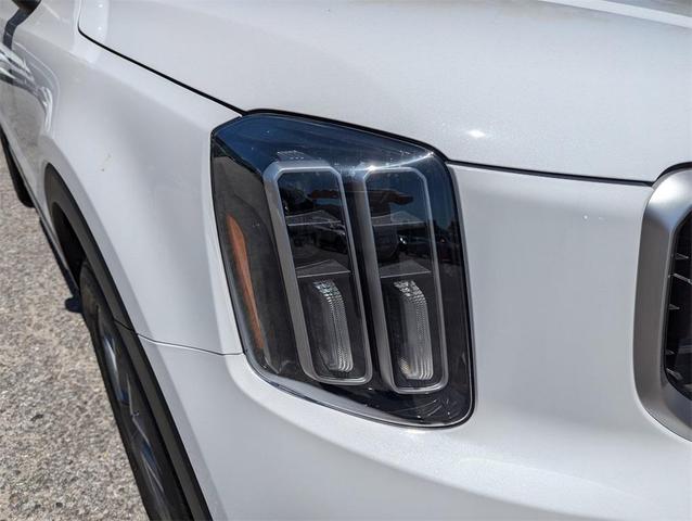 Photo of 2025 Glacial White Pearl Kia Telluride
