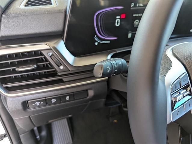 Photo of 2025 Glacial White Pearl Kia Telluride