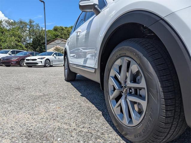 Photo of 2025 Glacial White Pearl Kia Telluride