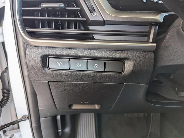 Photo of 2025 Glacial White Pearl Kia Telluride