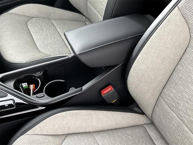 Photo of 2025 Cityscape Green Kia Niro