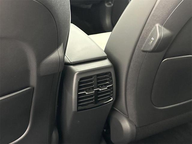 Photo of 2025 Cityscape Green Kia Niro