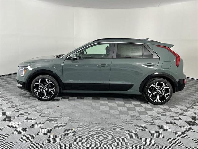 Photo of 2025 Cityscape Green Kia Niro
