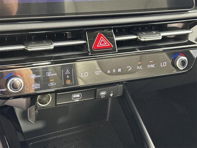 Photo of 2025 Cityscape Green Kia Niro