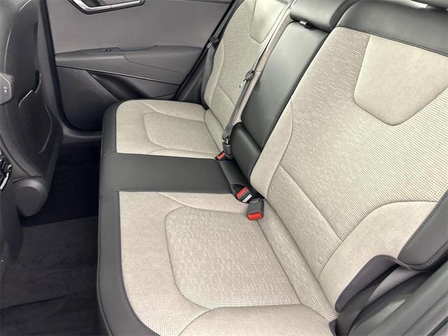 Photo of 2025 Cityscape Green Kia Niro