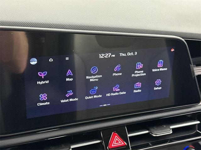 Photo of 2025 Cityscape Green Kia Niro