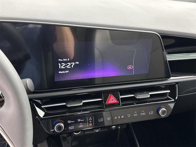 Photo of 2025 Cityscape Green Kia Niro