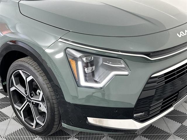 Photo of 2025 Cityscape Green Kia Niro