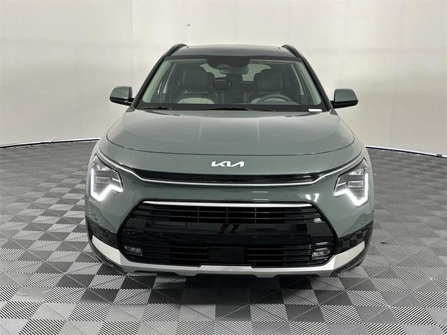 Photo of 2025 Cityscape Green Kia Niro