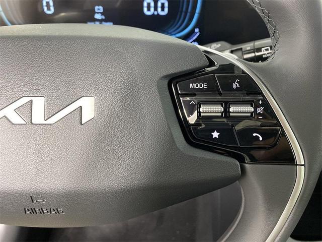 Photo of 2025 Cityscape Green Kia Niro