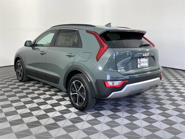 Photo of 2025 Cityscape Green Kia Niro