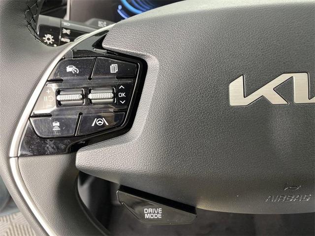 Photo of 2025 Cityscape Green Kia Niro
