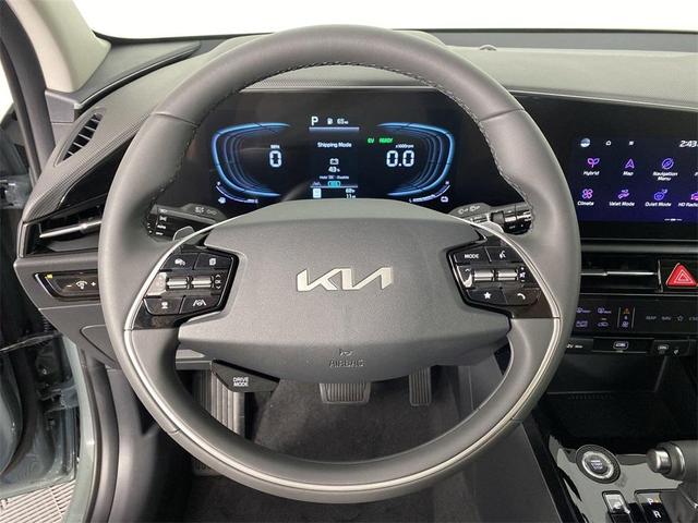 Photo of 2025 Cityscape Green Kia Niro