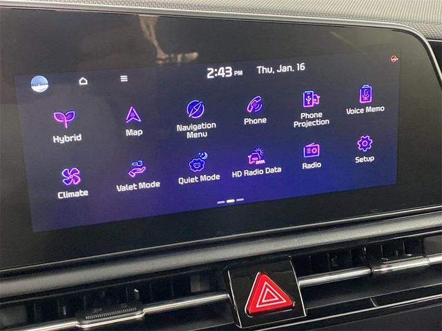 Photo of 2025 Cityscape Green Kia Niro
