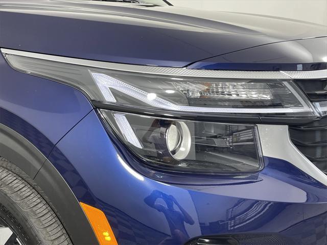 Photo of 2025 Dark Ocean Blue Kia Seltos