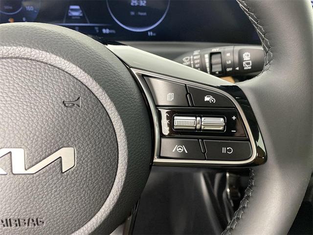 Photo of 2025 Snow White Pearl Kia Seltos