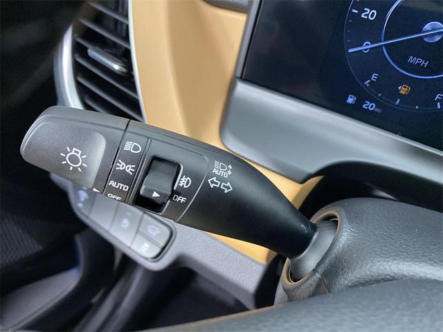 Photo of 2025 Snow White Pearl Kia Seltos