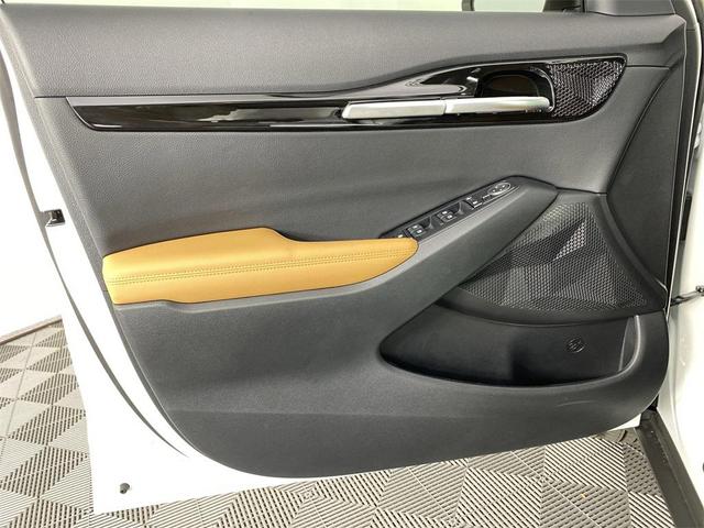 Photo of 2025 Snow White Pearl Kia Seltos