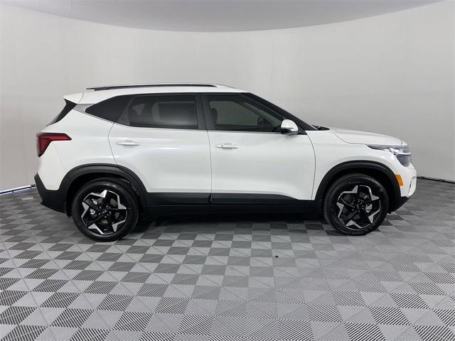 Photo of 2025 Snow White Pearl Kia Seltos