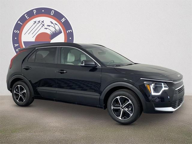Photo of 2025 Aurora Black Pearl Kia Niro