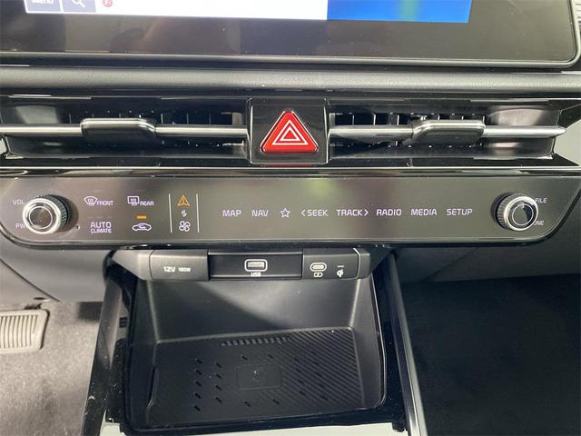 Photo of 2025 Aurora Black Pearl Kia Niro