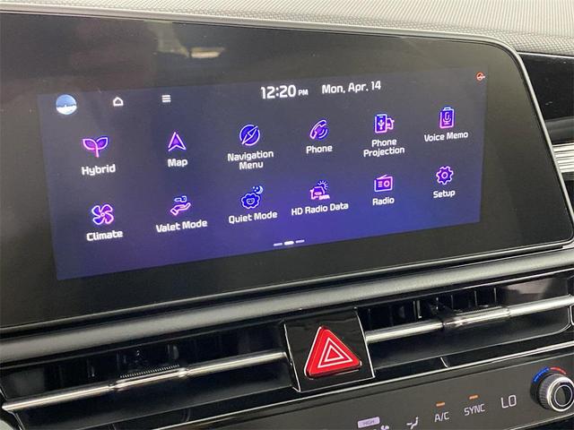 Photo of 2025 Aurora Black Pearl Kia Niro