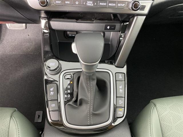 Photo of 2025 Snow White Pearl Kia Seltos