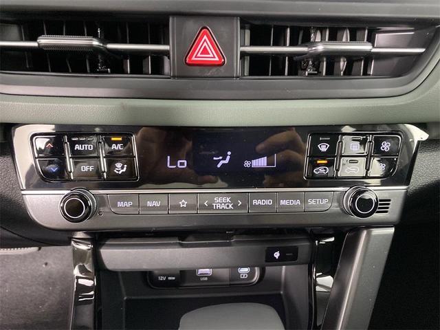 Photo of 2025 Snow White Pearl Kia Seltos