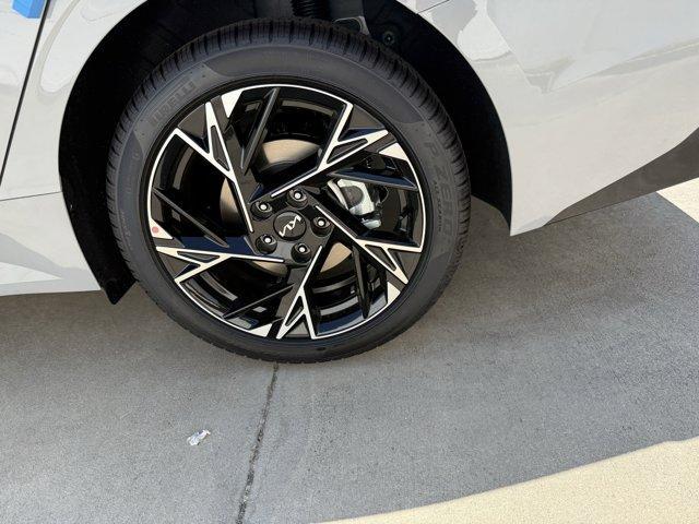 Photo of 2025 Wolf Gray Kia K5