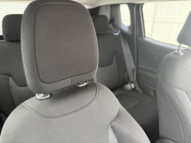 Photo of 2023 Alpine White Clearcoat Jeep Renegade