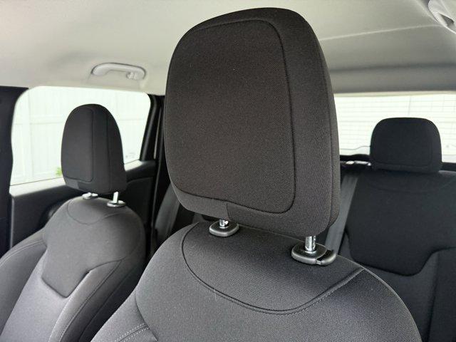 Photo of 2023 Alpine White Clearcoat Jeep Renegade