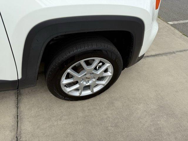 Photo of 2023 Alpine White Clearcoat Jeep Renegade
